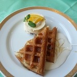 浜松町 東京會舘 - レアチーズケーキと焼きたてワッフル