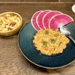 マスターズドリームハウス - サービスのナッツ／青唐香るサーモンのハーブなめろう