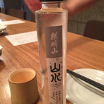 大衆割烹ＴＡＫＥＹＡ - 麒麟山の酒の仕込みに使う軟水をサービスで