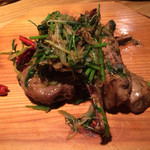 老虎菜 - 仔羊のキャレ 十三香粉炒め(2600円)