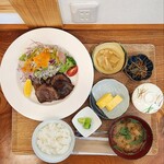 ちいさな食堂はたや - 牛タン焼き定食
