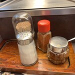 秋吉 - 料理写真:卓上の調味料