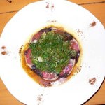 epice - あぶりかつおのカルパッチョです。今日の特にお勧め料理は何って聞いて出てきた一品です。お皿の端に付いているカレーパウダーがまたこの料理にマッチしていて美味しかったです。