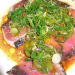 epice - こうやって見るとかつおの上にも香辛料が掛かっていますね。これがまた食欲をそそります。お勧めのことだけあって美味しかったです。