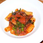 epice - ほたるいかと菜の花のリガトーニです。リガトーニとはマカロニより太い筒状のショートパスタです。そして表面に筋がありソースが絡みやすくなっています。