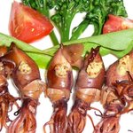 epice - この写真で見てもらうとよく分かるのですが。頭の所にスモーク以外の美味しさの秘密が隠されていたんです。手が込んでいますよね。