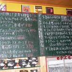 epice - カウンターから見たお勧めボードです。魅力的な料理が沢山書かれています。右側にもあったのですが撮れませんでした。
