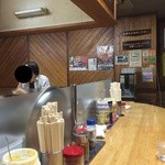 ラーメンショップ さつまっ子 スペシャル21 - 201505  スペシャル２１　店内（本日の座席より）⇒