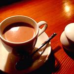 未来カレー こりす - ホットチャイ（350円）。若干スパイスは控えめ。