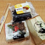 PLUSTA - 料理写真:焼津のツナとシャキシャキたまねぎのサンド:380円、米サンド味噌カツ(献立いろいろみそ使用):360円、しらす&三ヶ月牛「おに弁」:400円