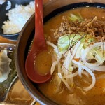 麺場 田所商店 - 料理写真:北海道味噌 辛味噌野菜らーめん
黒豚餃子 ライス
全然辛くないです
麺はかなり柔らかめ