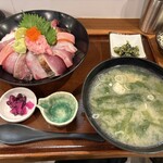 おさかなひぐち - 料理写真:上海鮮丼2300円