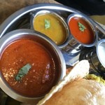 ジャド プール - 【2015年05月】ランチ・ミールスの手前から、スリニワスマトン、サンバル、ラッサム。