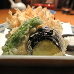 酒とそば まるき - 白エビのかき揚げ