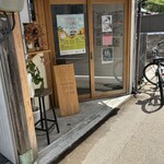 yohaku - 店舗前の様子