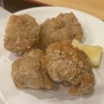 ひよの - 優しい味付けの唐揚げが４個♪