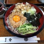 中一そば舗 - 納豆そば 880円