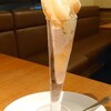 デニーズ - 桃のまっぷたつ？パフェ