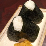 小料理荒井 - おにぎり（１個１００円＋税）しゃけ、うめ、たらこがあります。２０１５年４月