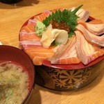 Uouma - シャケ丼