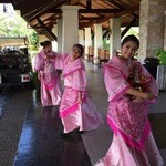 CRIMSON RESORT & SPA - 笑顔の素敵なフィリッピーナのお嬢さんが、踊りながら出迎えてくれました