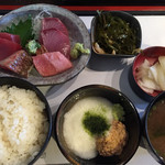 水神 - 刺身定食とトロロ納豆
      