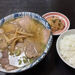 食堂加藤屋 - 料理写真:チャーシューメン 1,000円 半ライス 150円