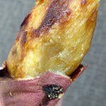 蔵出・焼き芋かいつか かすみがうら本店工場直売所 - 焼きいも皮むき