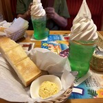 コメダ珈琲店 - 料理写真:モーニングとメロンクリームソーダ