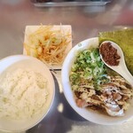 まる徳ラーメン - 料理写真: