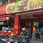 Yang Bao Bao - 昼食時は行列ができています。