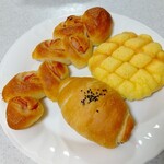 パンプキン 新本店 - 塩バターパン、メロンパン、ベーコンエピ