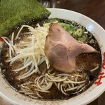 なんつッ亭 - 料理写真:黒いマー油らーめん980円