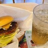 モスバーガー - 朝の野菜バーガーセット(税込540円)
①野菜バーガー
バンズに挟んであるのは、萵苣&蕃茄&玉葱&玉葱&パティ&オーロラソース
お飲み物《セットドリンク》①クラフトジンジャーエール