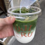 UJIRU MATCHA grab&go - ICE 抹茶ラテ Top notch medium(¥1080) - 2026.4.15オープンしたばかり、店舗拡張工事中。宇治抹茶使用、シロップを入れることで甘さが加わりまろやかになるとのこと