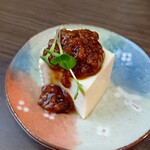 鳥栄 - 料理写真:冷奴、肉味噌添え