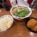 天下一品 - 噂のコロッケ定食