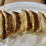 大阪王将 - ちょっと風味とジューシーさ？肉肉しさ？が足りなくて好みじゃ無かったけど、あって嬉しい一品デス^ ^