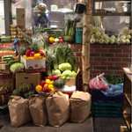 野菜を食べるカレーcamp - お店入ってすぐのディスプレイ