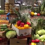 野菜を食べるカレーcamp - お店入ってすぐのディスプレイ