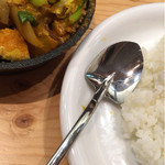 野菜を食べるカレーcamp ユニモール店 - スコップで食べます（笑）