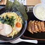 横浜家系ラーメン 吉岡家 - 