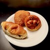 クリーブラッツ - 料理写真:クリームパンマン 
ラムレーズンミルキー 
カレーパン