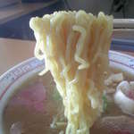 酒の丸善 - 麺の表情