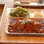 オレンチ カフェ - ランチ　オムライス　トマトソース