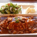 オレンチ カフェ - ランチ　オムライス　トマトソース