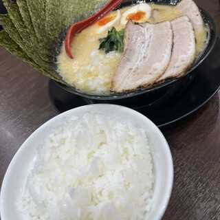 横浜家系ラーメン 龍馬家_0