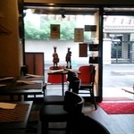 Comon - 店内から入口方向（先客ゼロ）