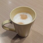 ガスト - ドリンク写真:ホットカフェラテ