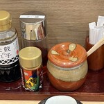 麺場 田所商店 - 調味料たち